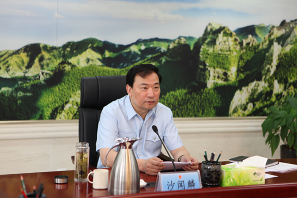 自治区高级法院党组书记,院长沙闻麟主持召开全体法官座谈会并讲话