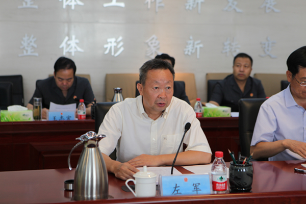 自治区人大常委会副主任左军陪同调研